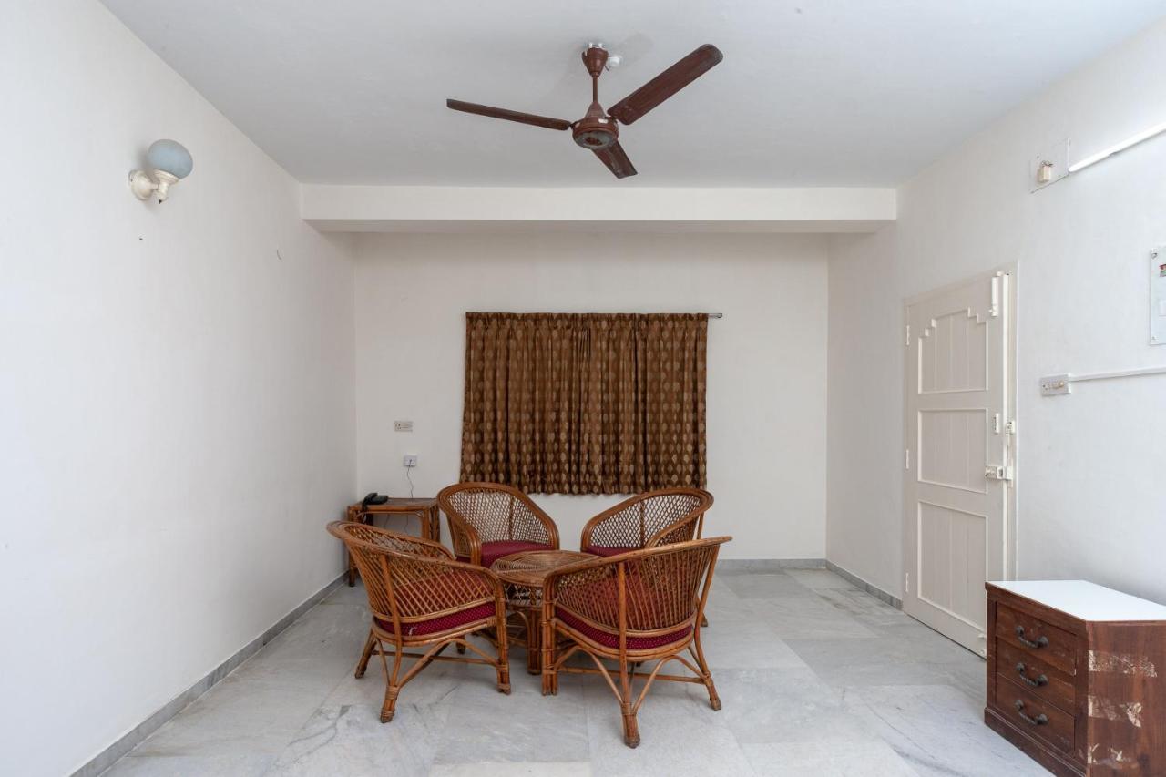 Oyo 24168 Amrita Hotel 3*