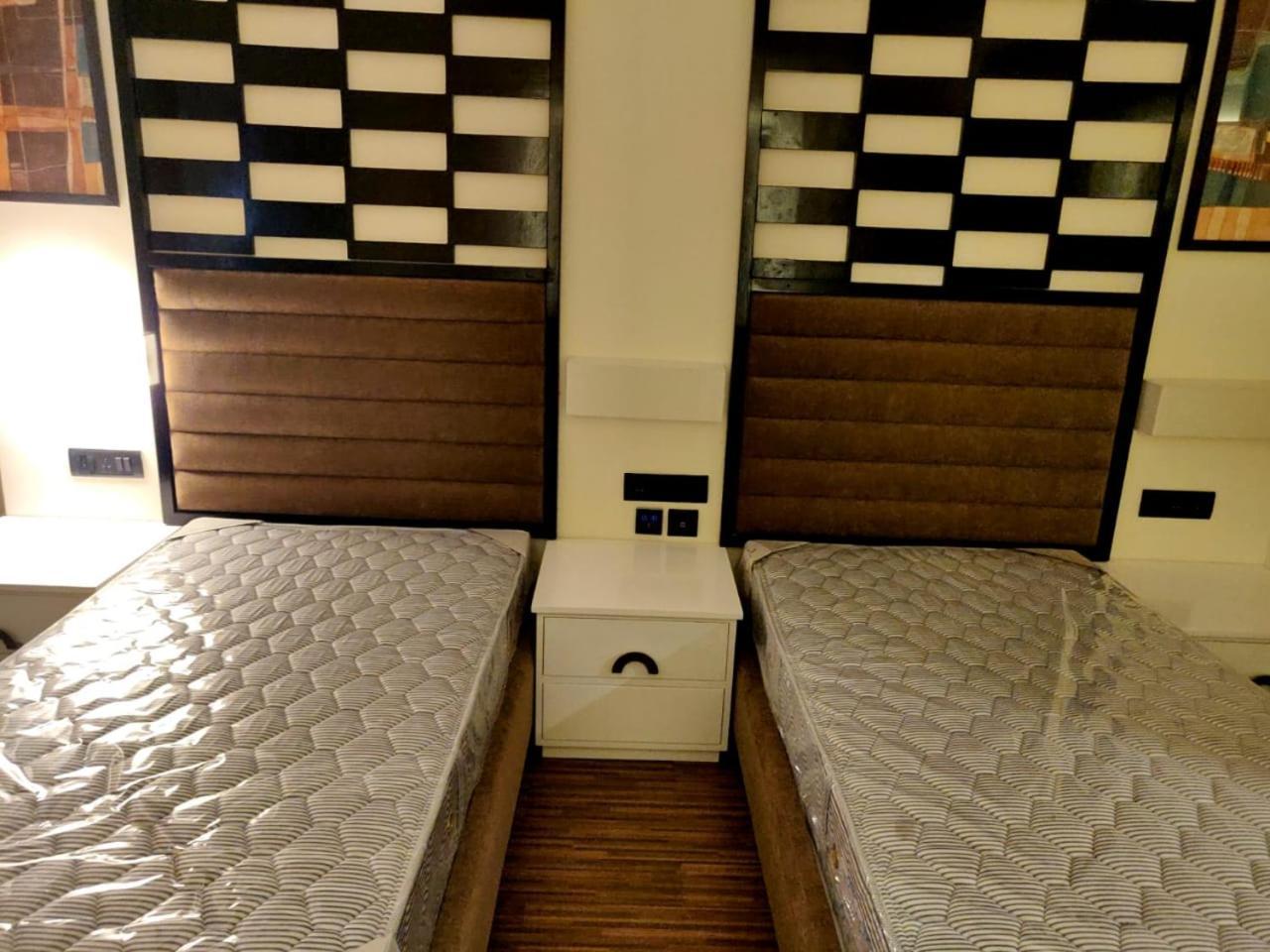 The Checkers 4*