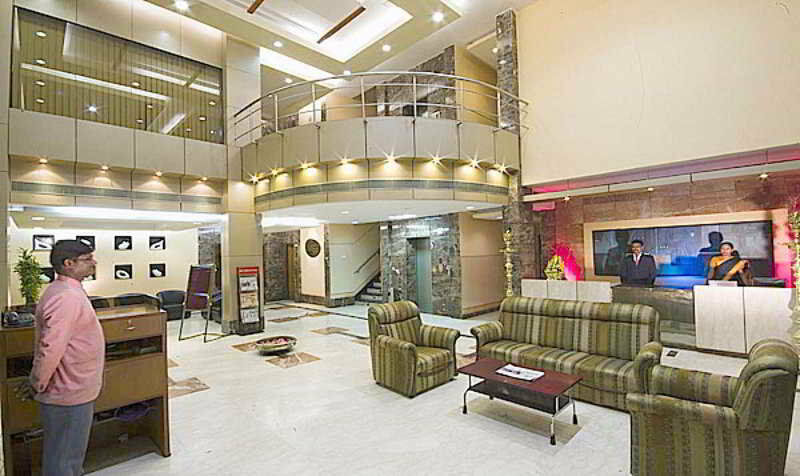 Super Townhouse Koyambedu Hotel