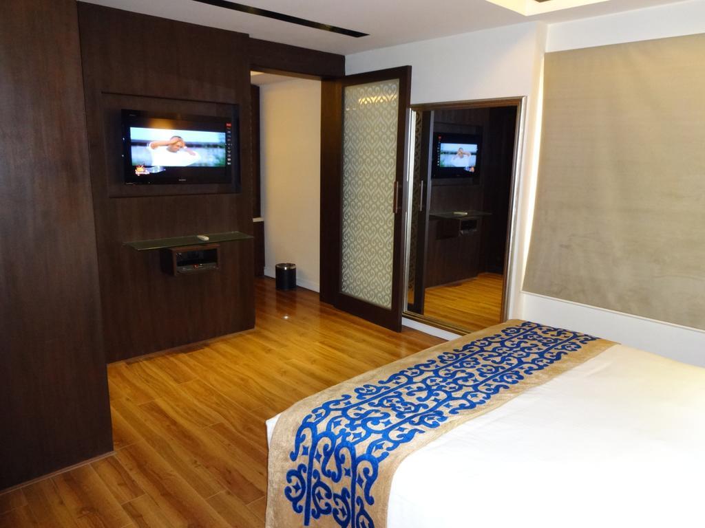 Savera Hotel 4*