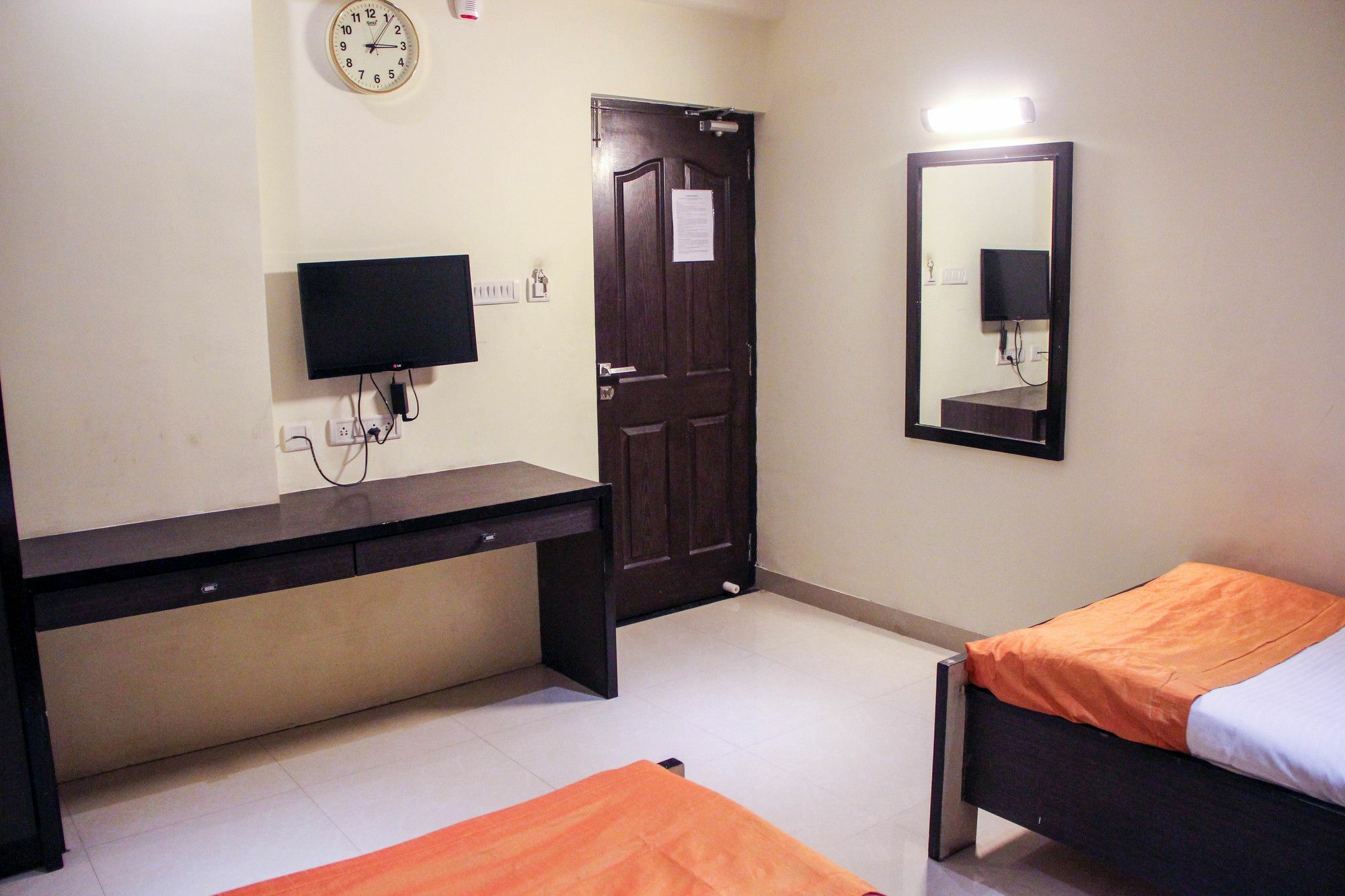 Hotel Oyo 5765 Residency T Nagar 2*