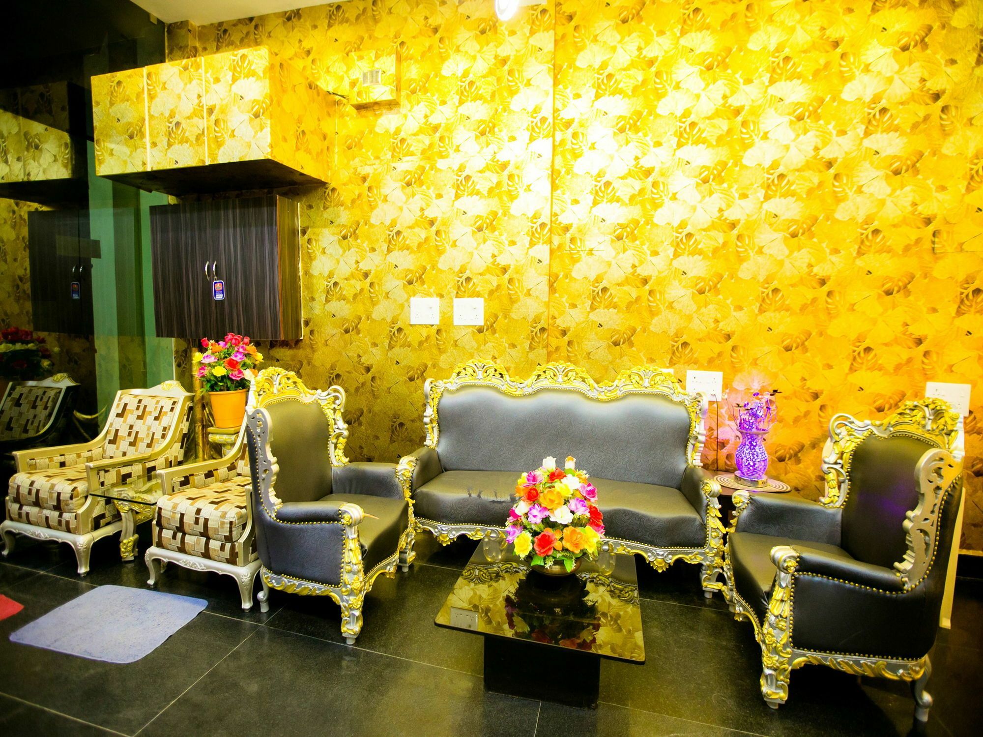 Oyo 6869 Ecr Grand Residency