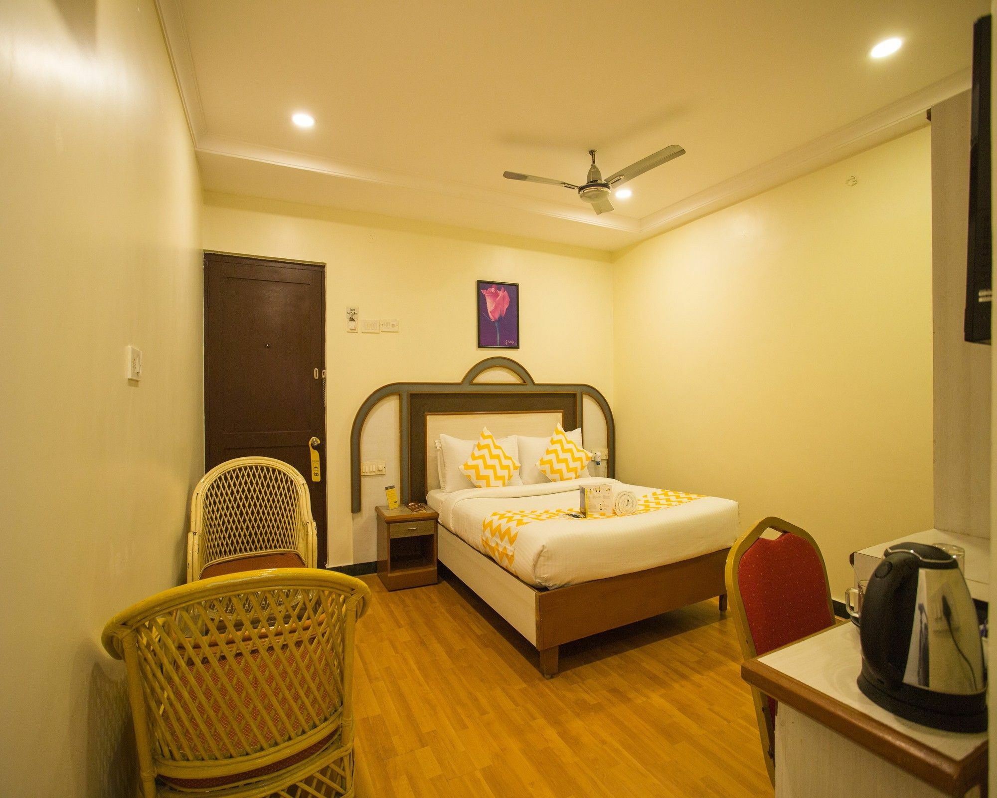 Fabexpress Black Pearl T Nagar Hotel