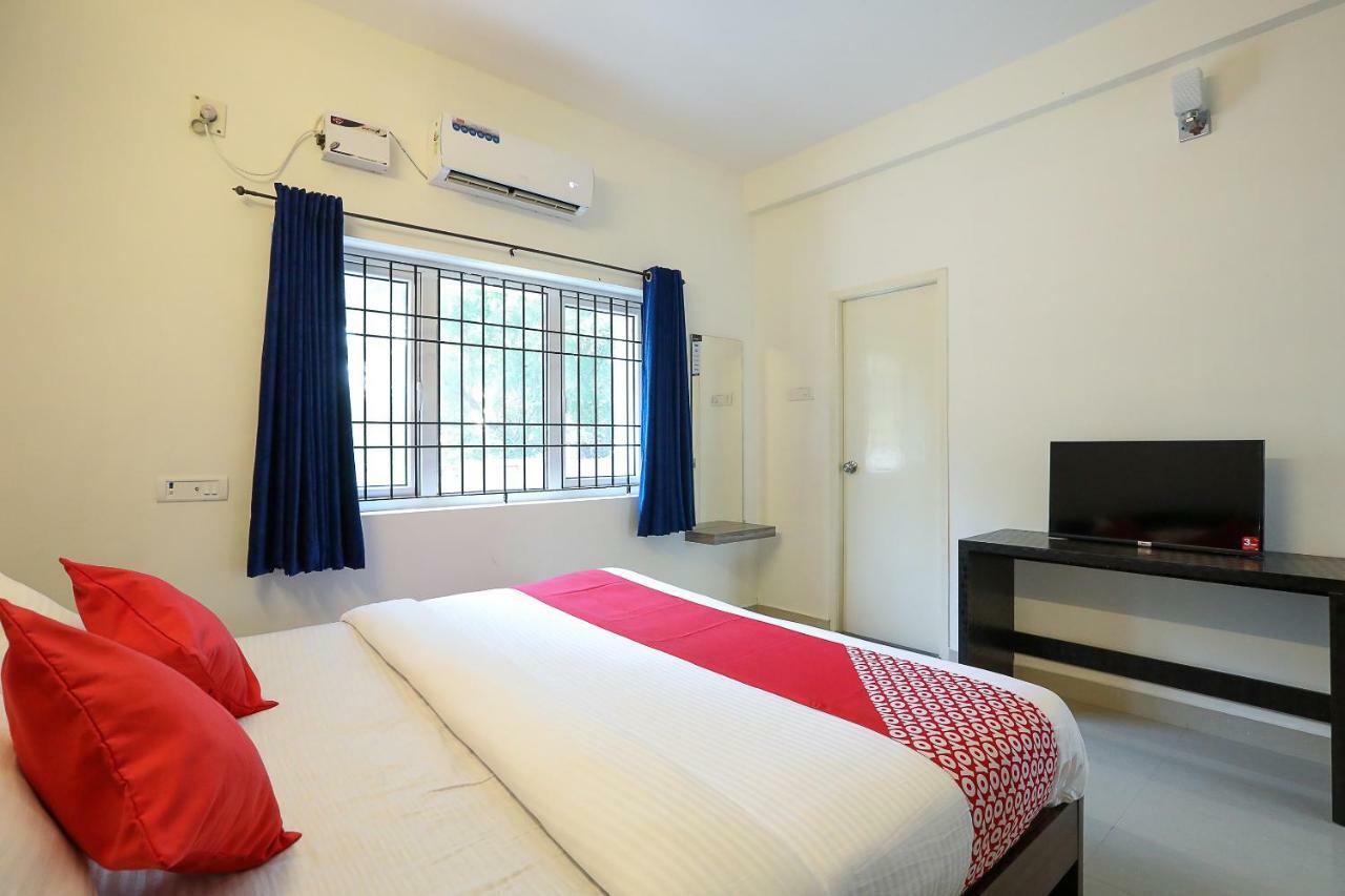 Oyo 42045 Nakshatra Enclave 3*