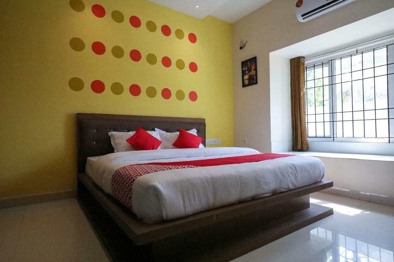 Oyo 42045 Nakshatra Enclave Hotel
