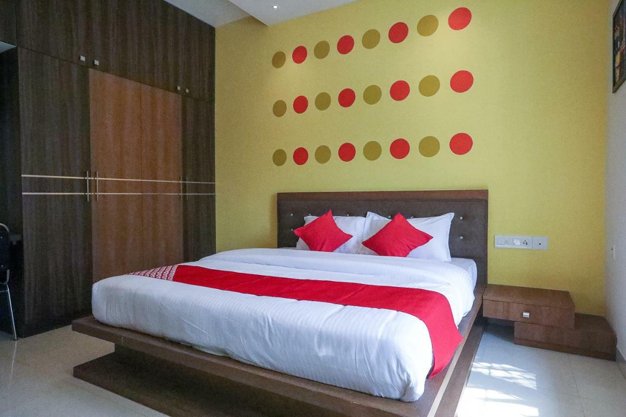 Hotel Oyo 42045 Nakshatra Enclave