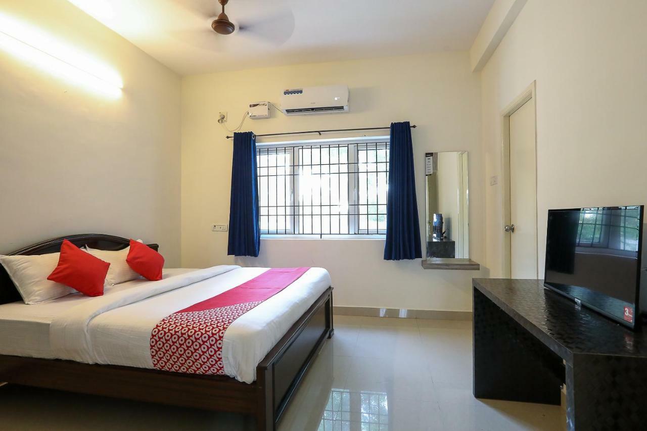 Hotel Oyo 42045 Nakshatra Enclave