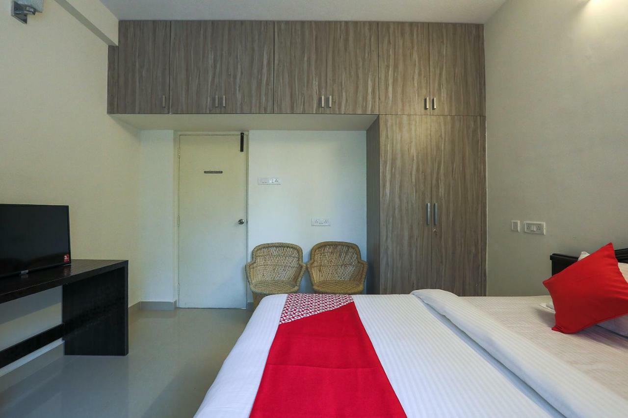 Hotel Oyo 42045 Nakshatra Enclave