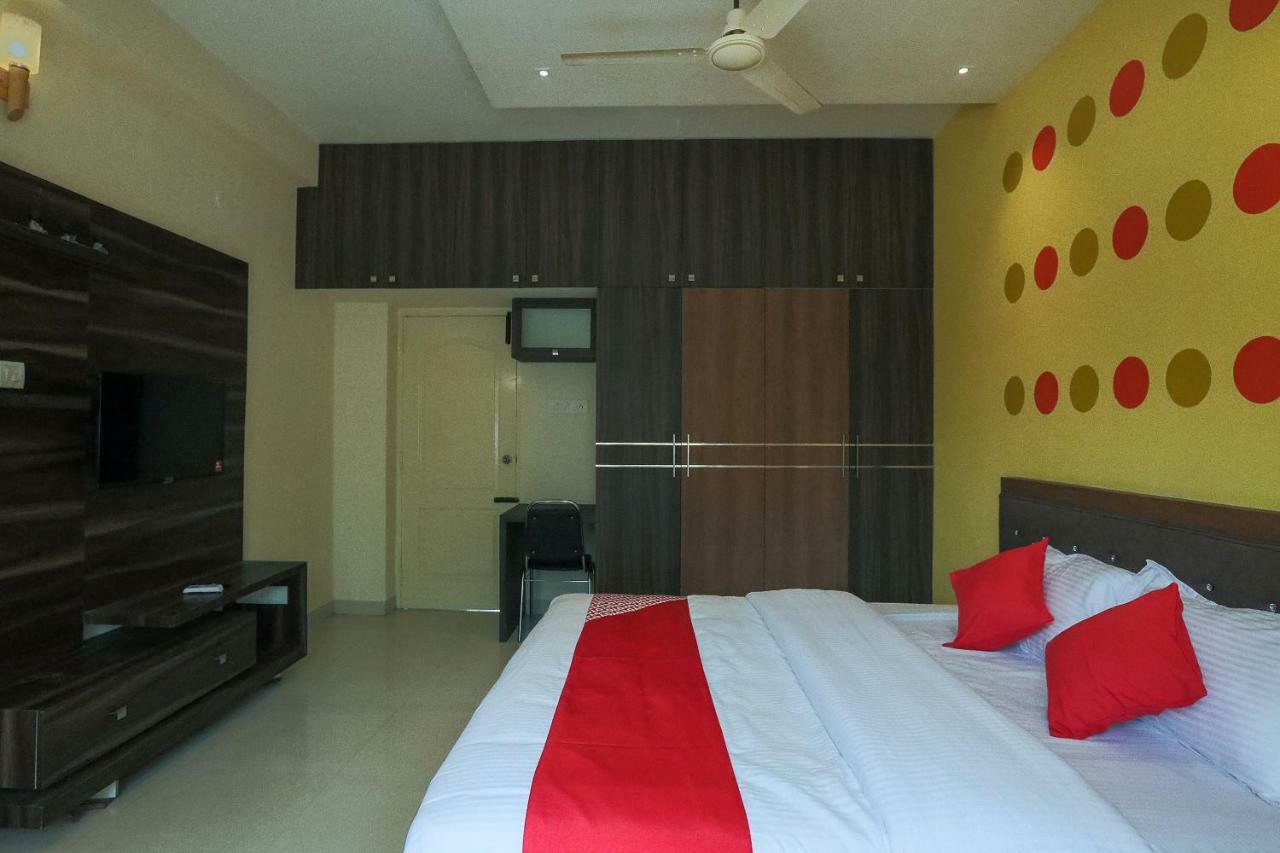 Oyo 42045 Nakshatra Enclave