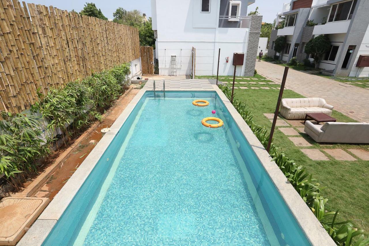 Oyo 42045 Nakshatra Enclave 3*