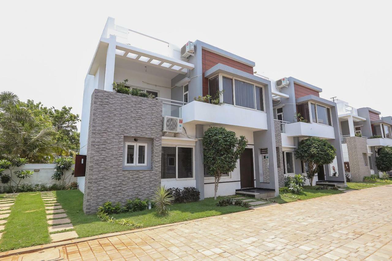 Oyo 42045 Nakshatra Enclave 3* Chennai