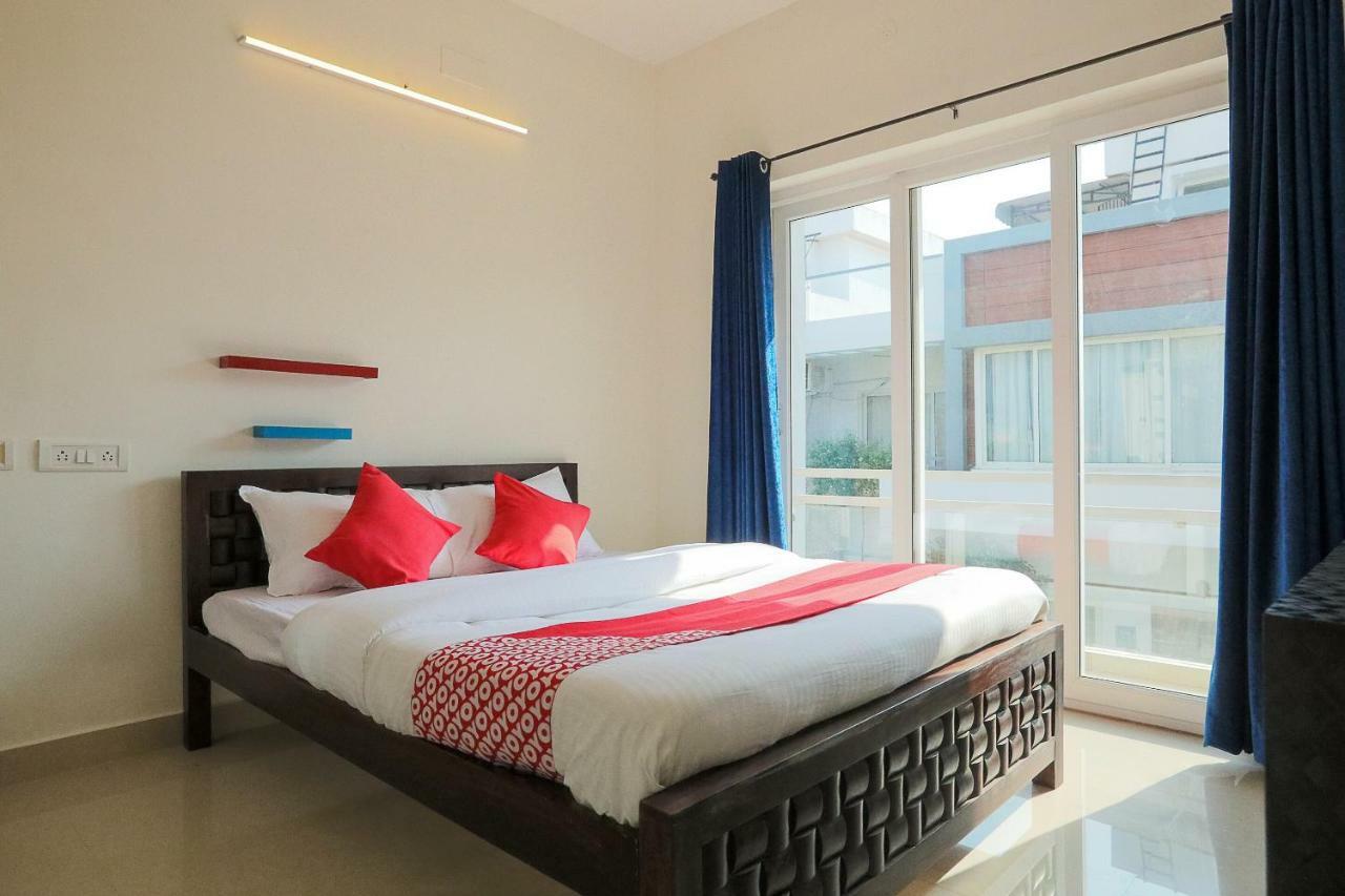 Hotel Oyo 42045 Nakshatra Enclave