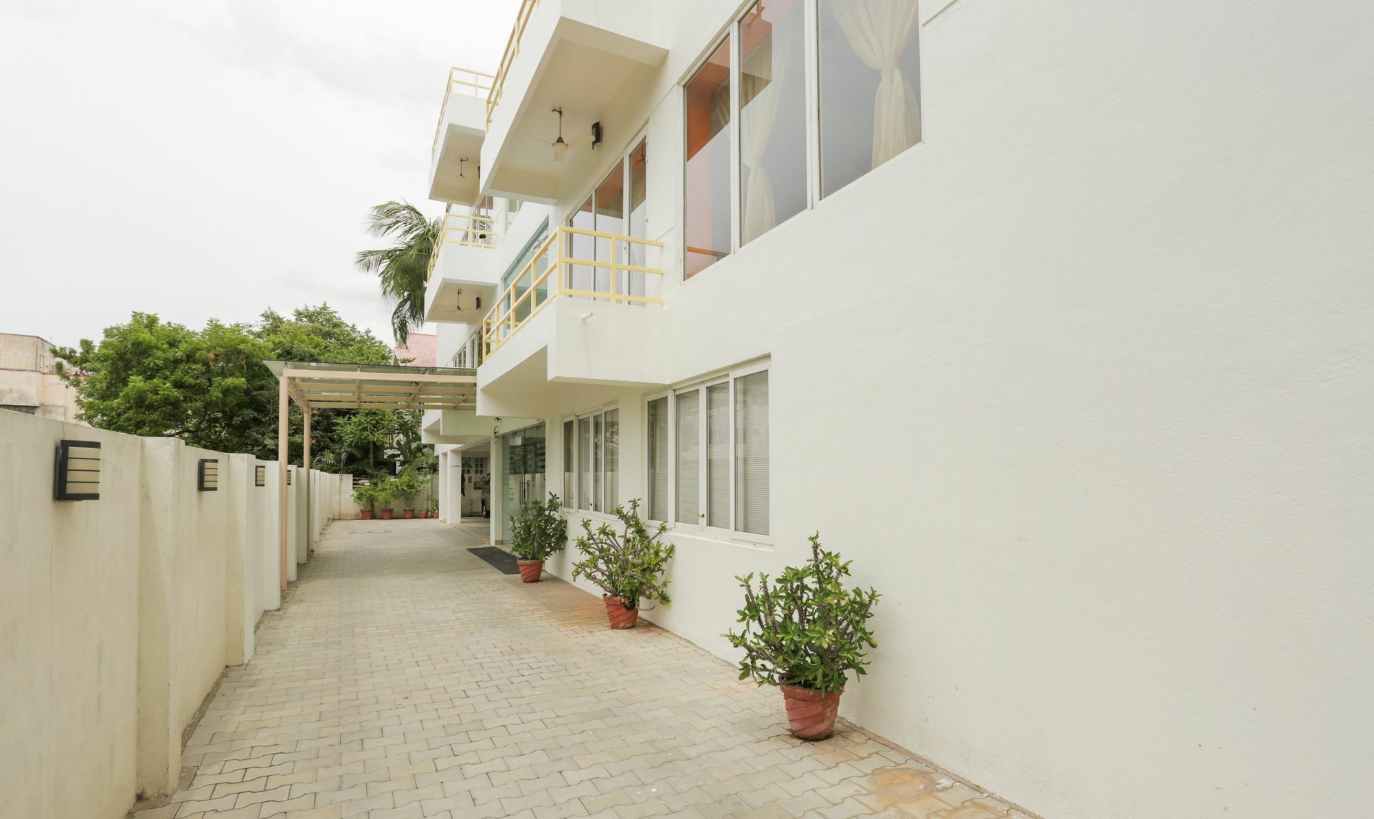Treebo Vapr Guindy Ekkatuthangal Hotel 3*