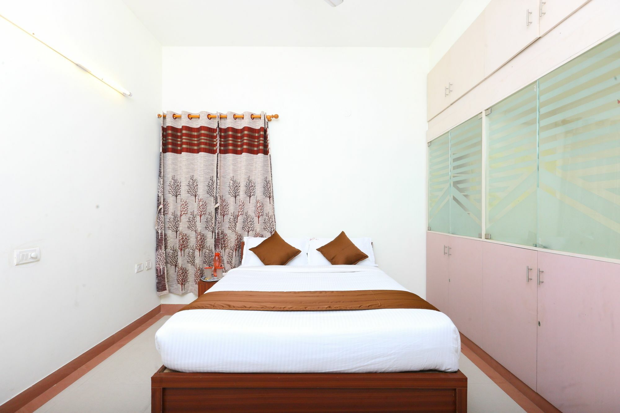 Oyo 10545 Sorgam Serviced Chennai