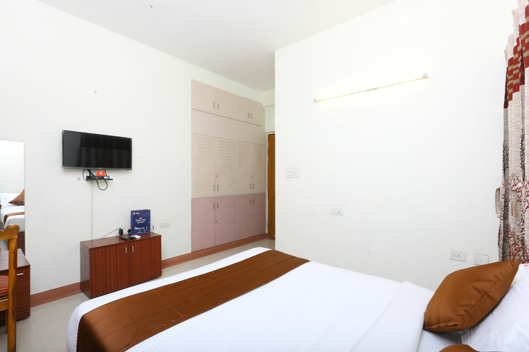 Hotel Oyo 10545 Sorgam Serviced Chennai