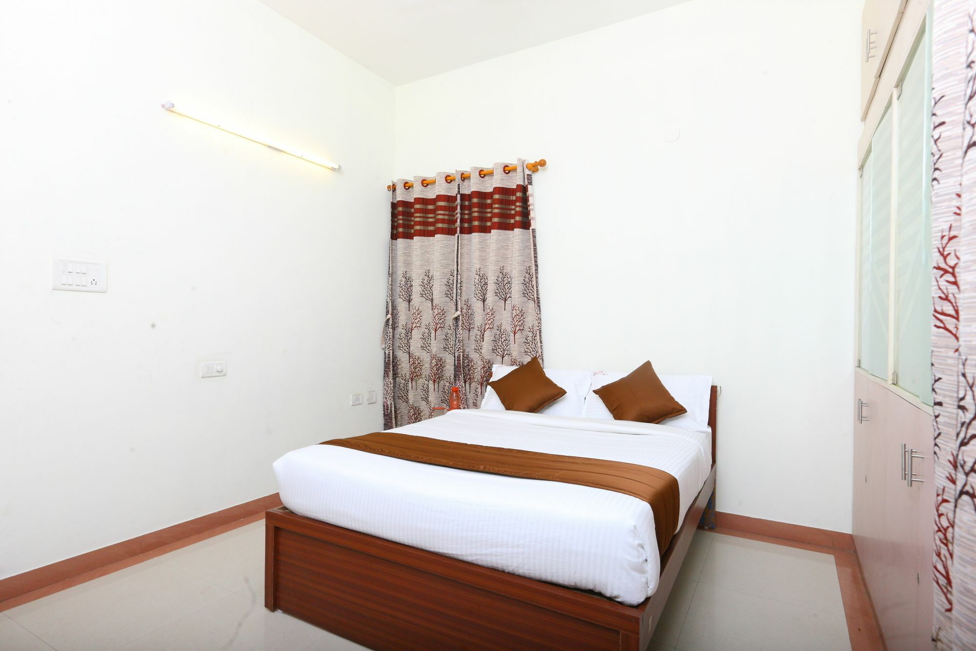 Hotel Oyo 10545 Sorgam Serviced 3*