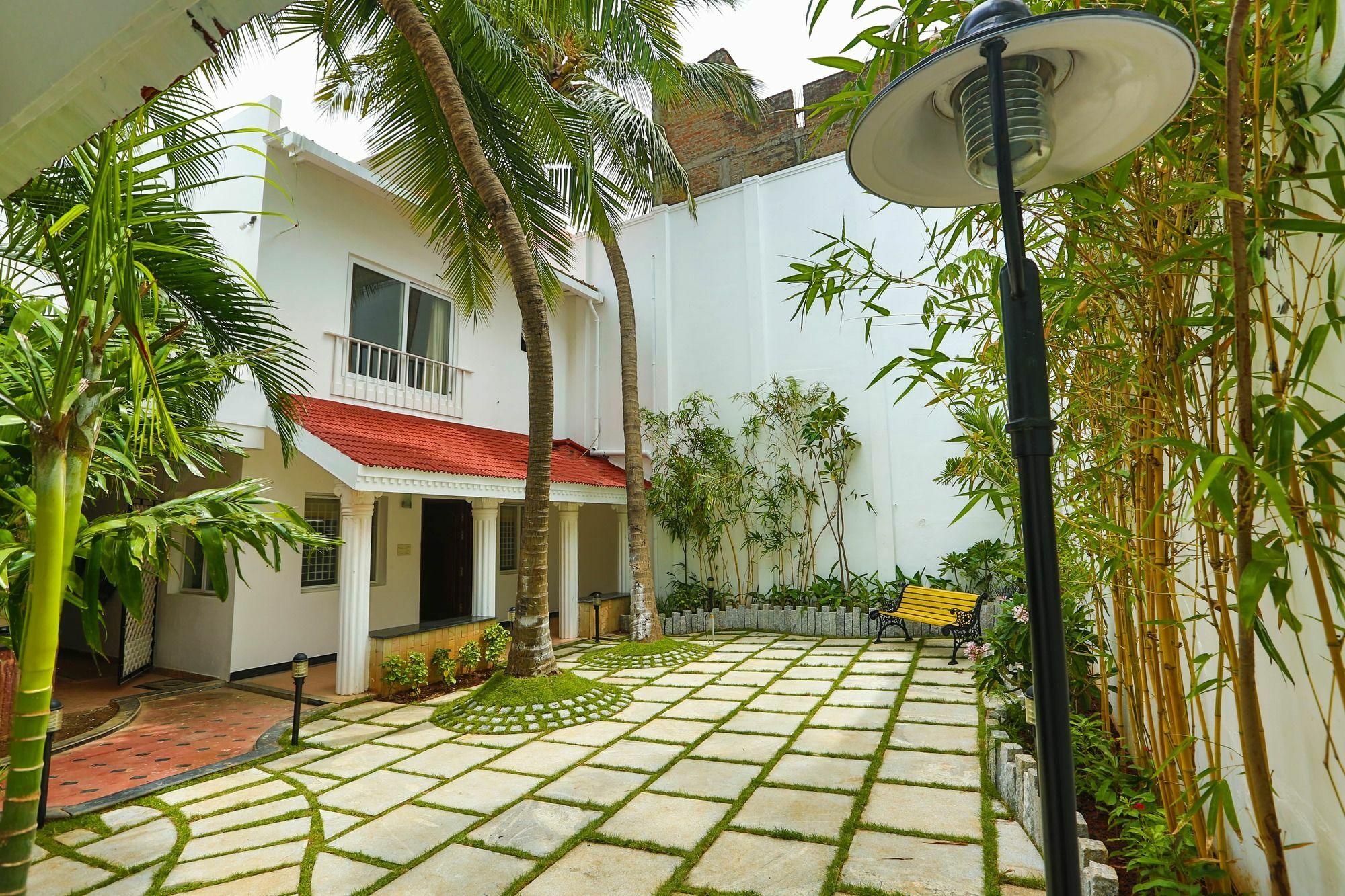 Avenue 11 Boutique Residences, Poes Garden