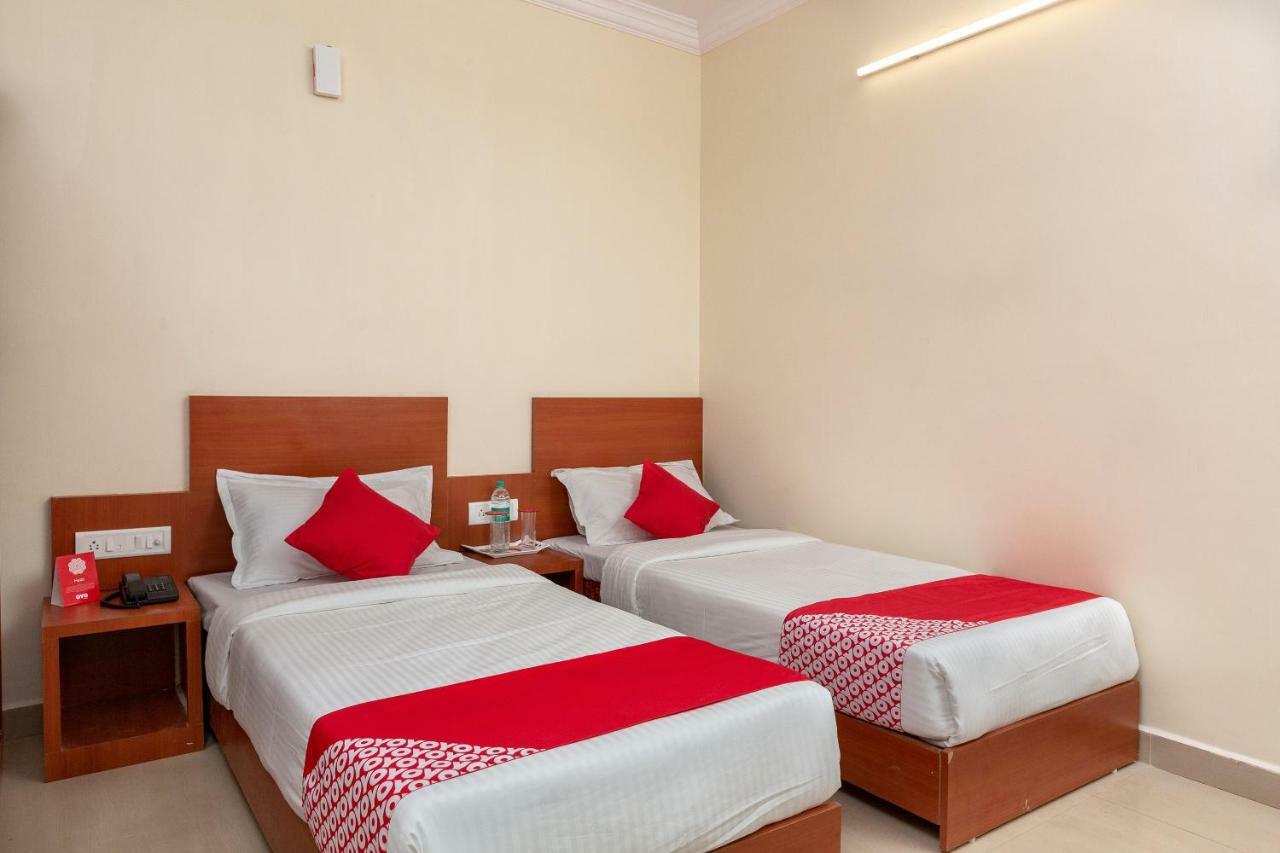 Oyo 22105 Half Moon 2* Chennai