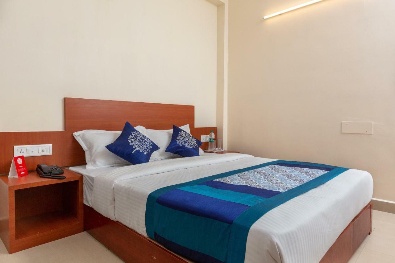 Oyo 22105 Half Moon Hotel 2*