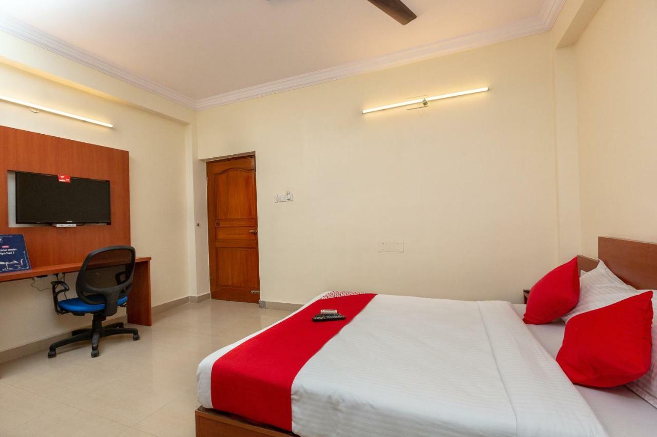 Hotel Oyo 22105 Half Moon Chennai