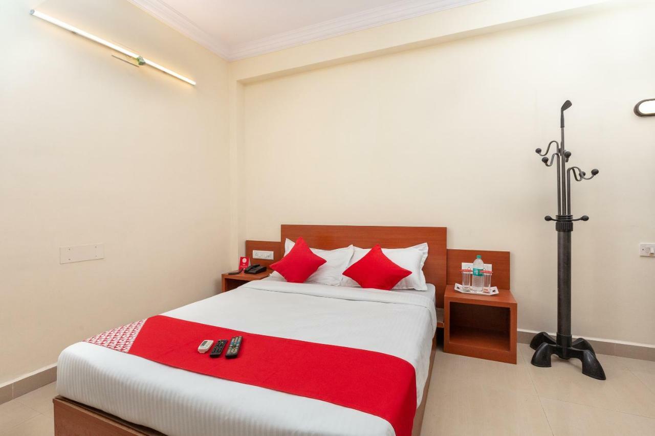 Oyo 22105 Half Moon 2* Chennai