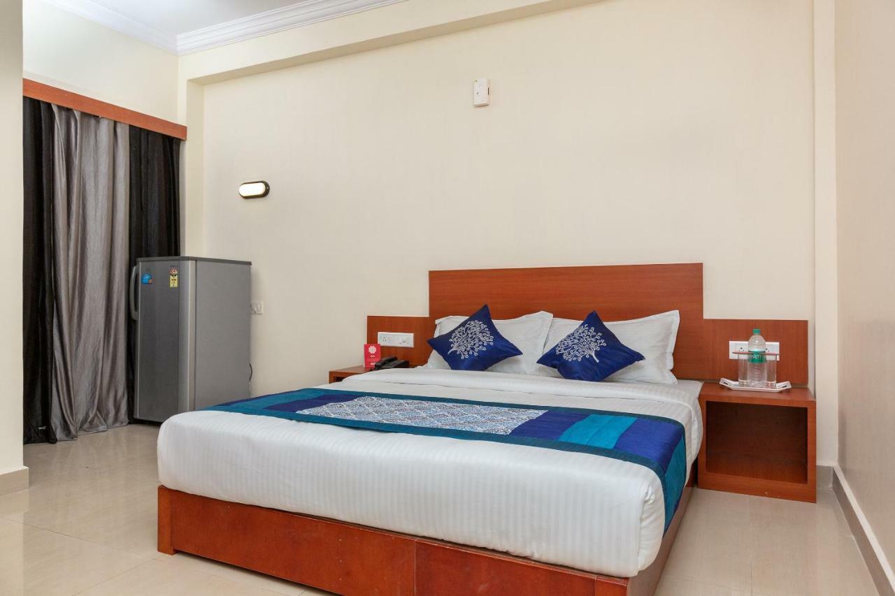 Oyo 22105 Half Moon 2* Chennai