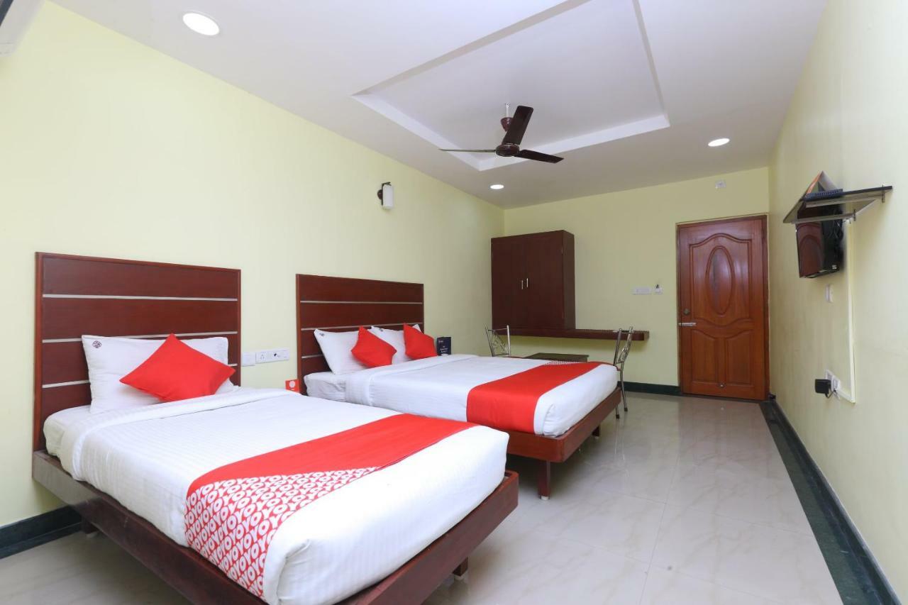 Sri Sai Nivas Hotel 2*