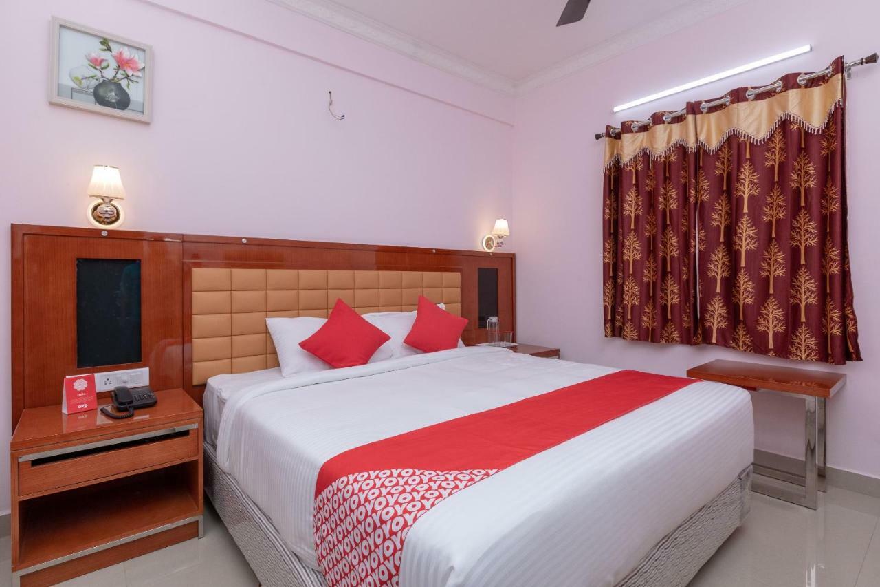 Oyo 17224 Swarnam Residency Hotel 3*