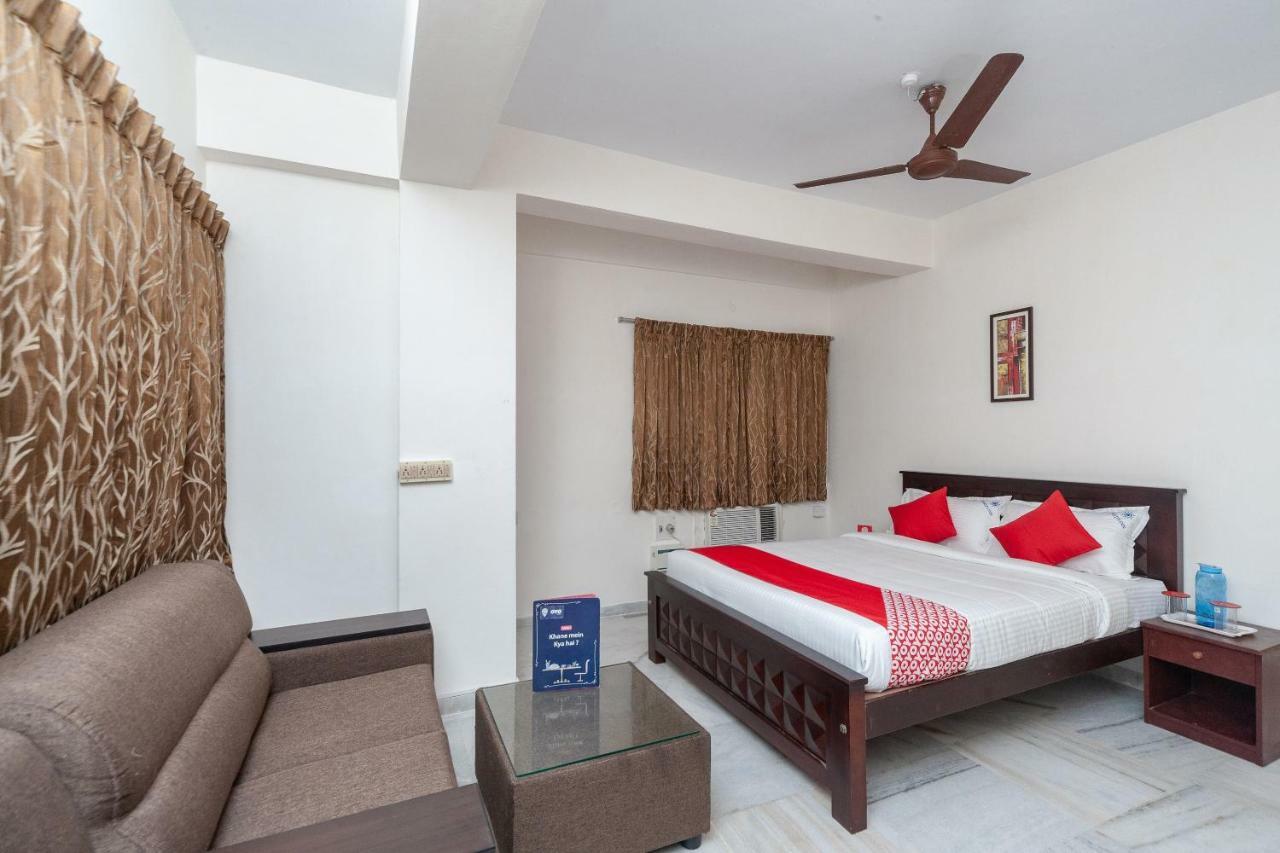 Oyo 24168 Amrita Hotel