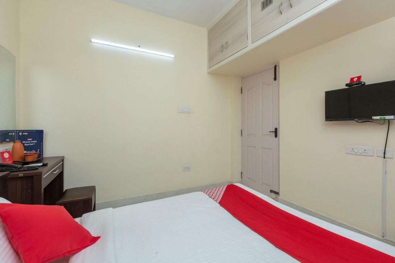 Hotel Oyo 23081 Little Service 3*