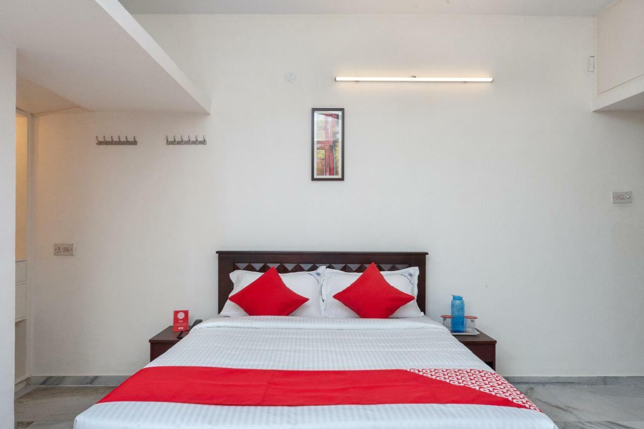Hotel Oyo 24168 Amrita 3*
