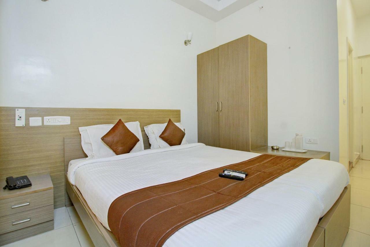 Hotel Oyo 3547 Raj Guru Residency 3*