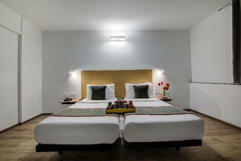 Hotel Oyo Townhouse 42 Urvashi Theatre 3*