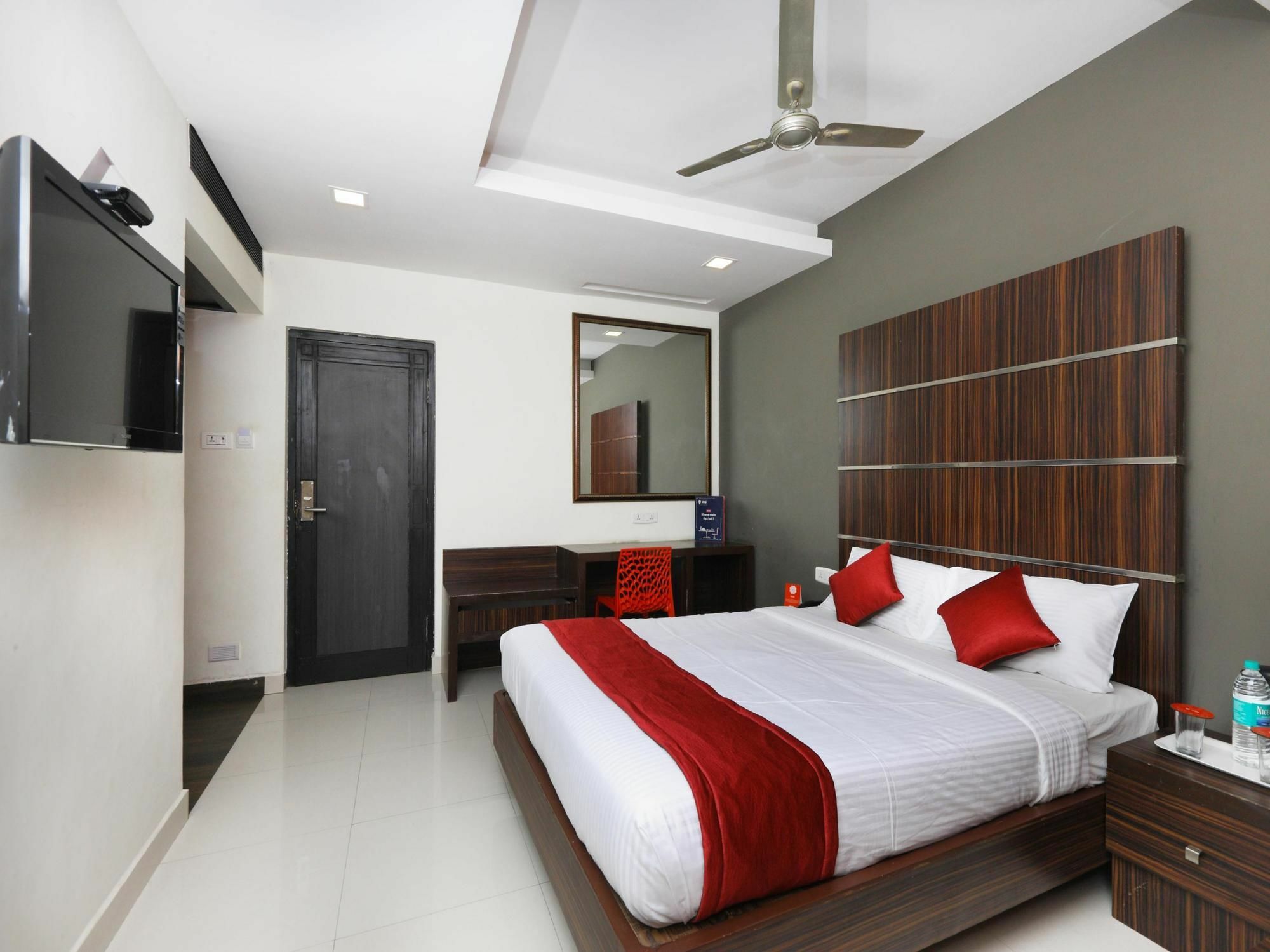 Oyo 15675 Nachiappa Park Hotel