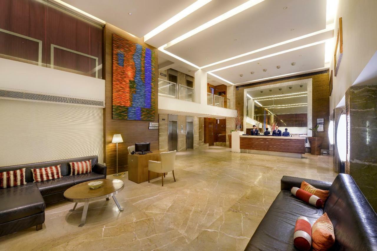 Pride Hotel, Hotel