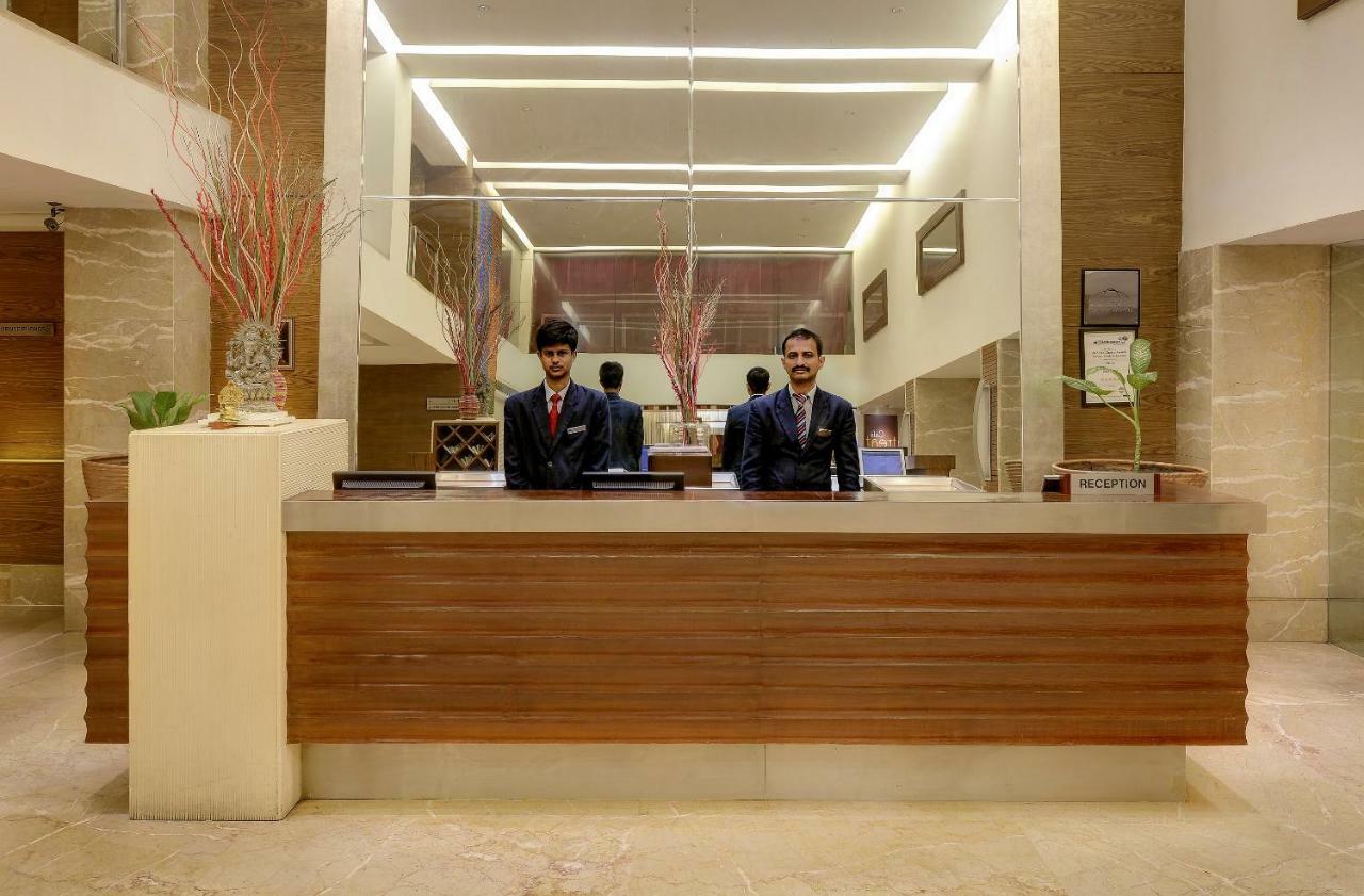Pride Hotel, Hotel