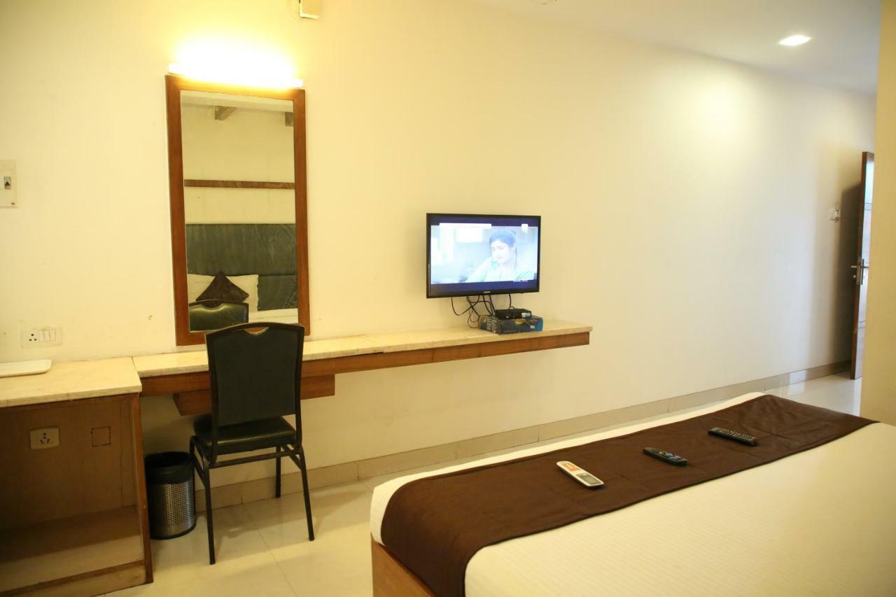 Hotel Sri Chakra *