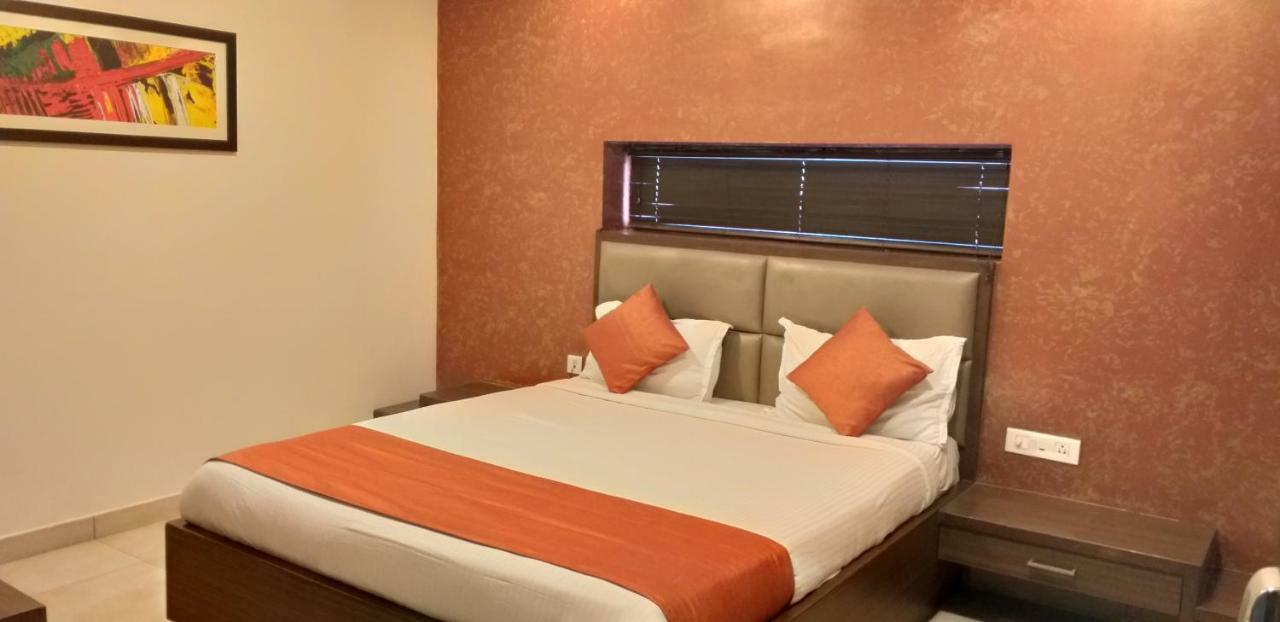 Raj Residency Near Us Consulate Hotel 3*
