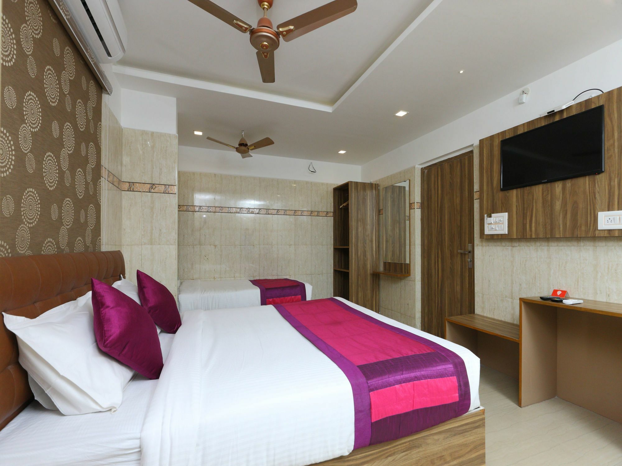 Hotel Oyo 11437 Gmt Centre 3*