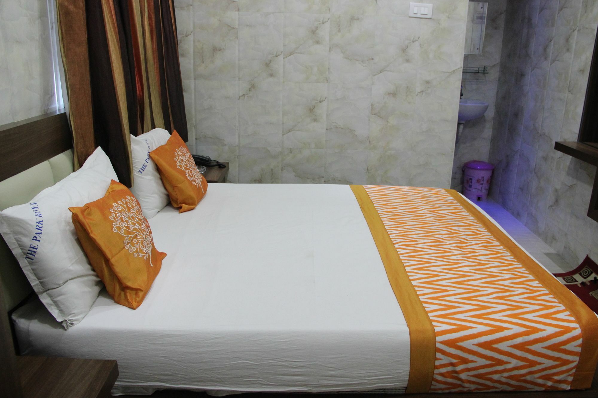 Oyo 4593 The Park Royal Hotel