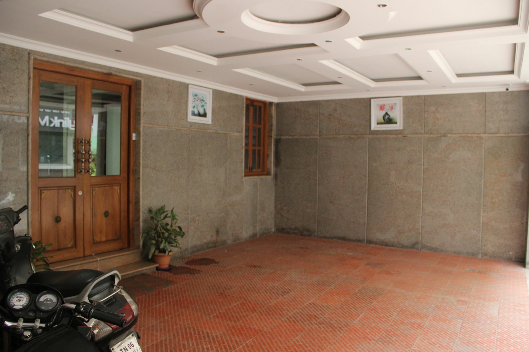 Oyo 4593 The Park Royal Hotel Chennai