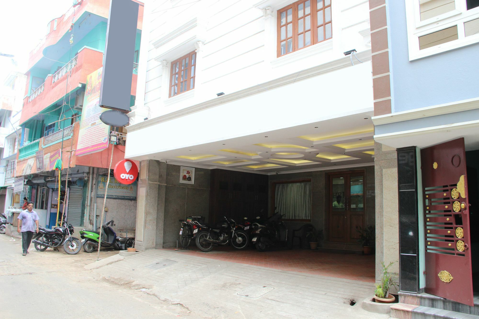 Oyo 4593 The Park Royal Hotel Chennai