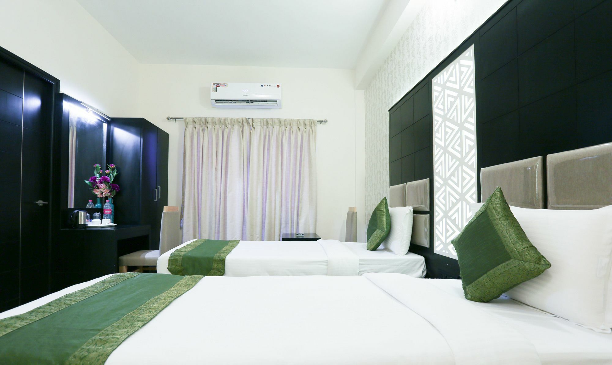 Hotel Treebo Emirates Residency 3*