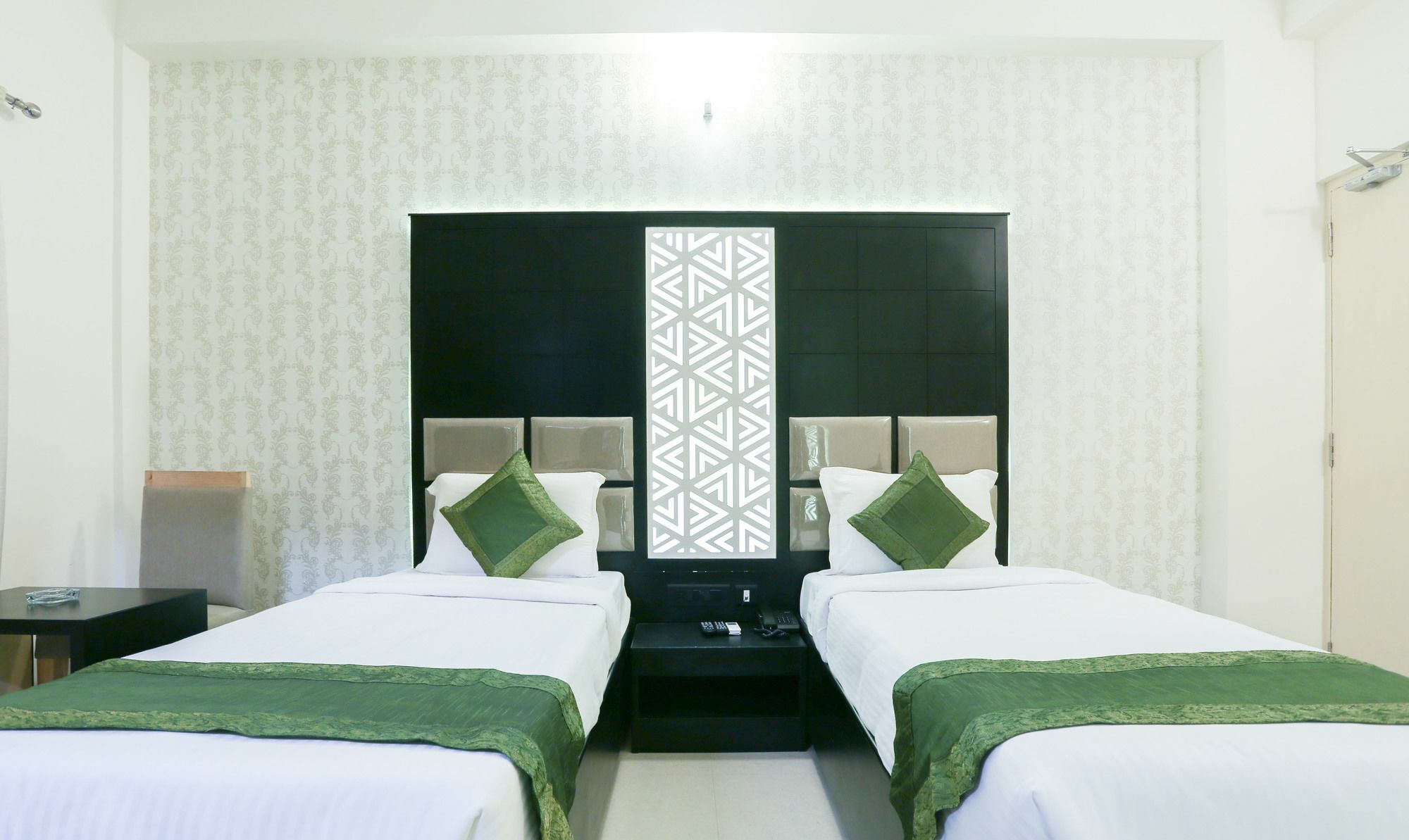 Treebo Emirates Residency Hotel 3*