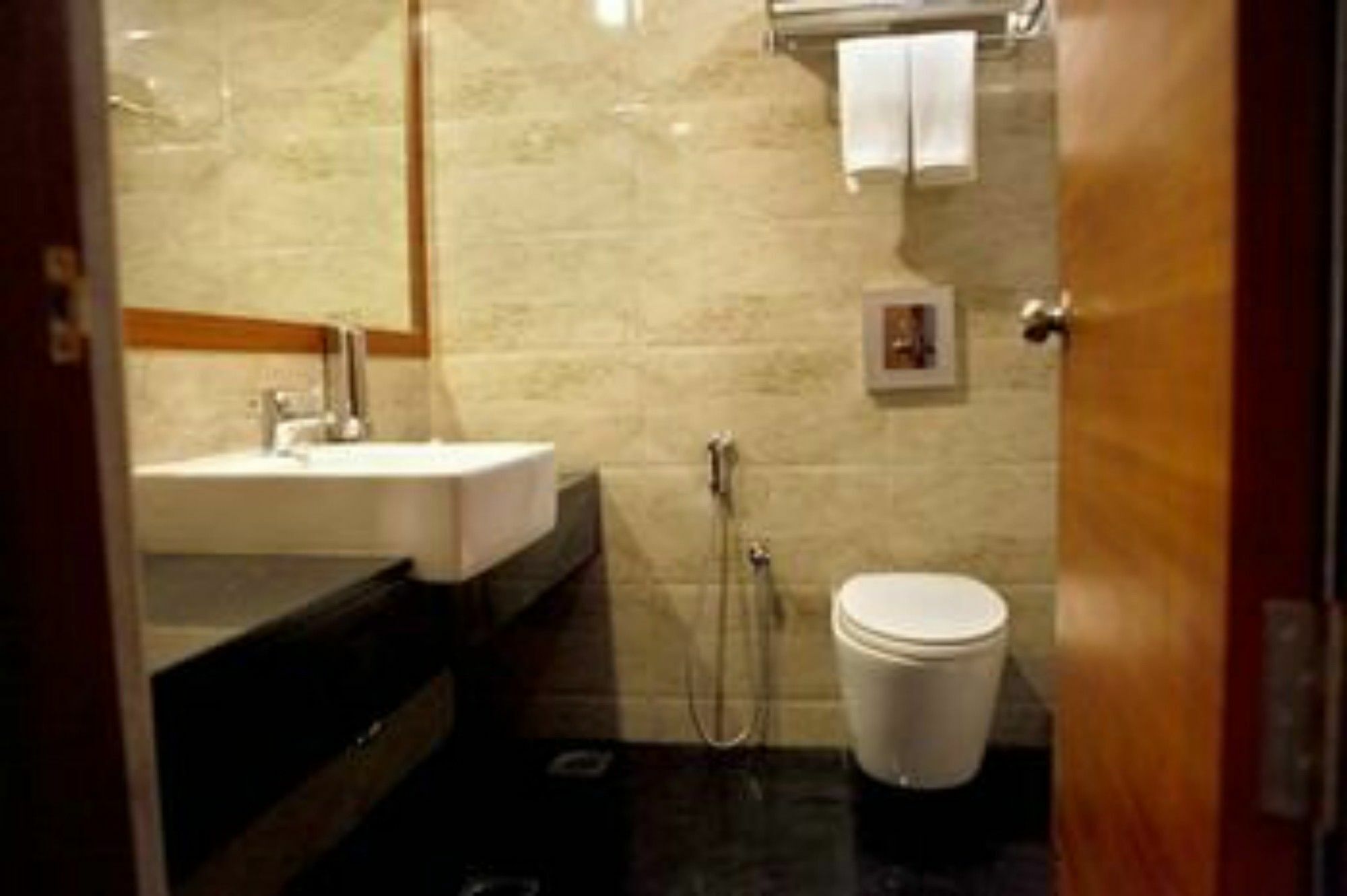 Hotel Lemon Tree Shimona