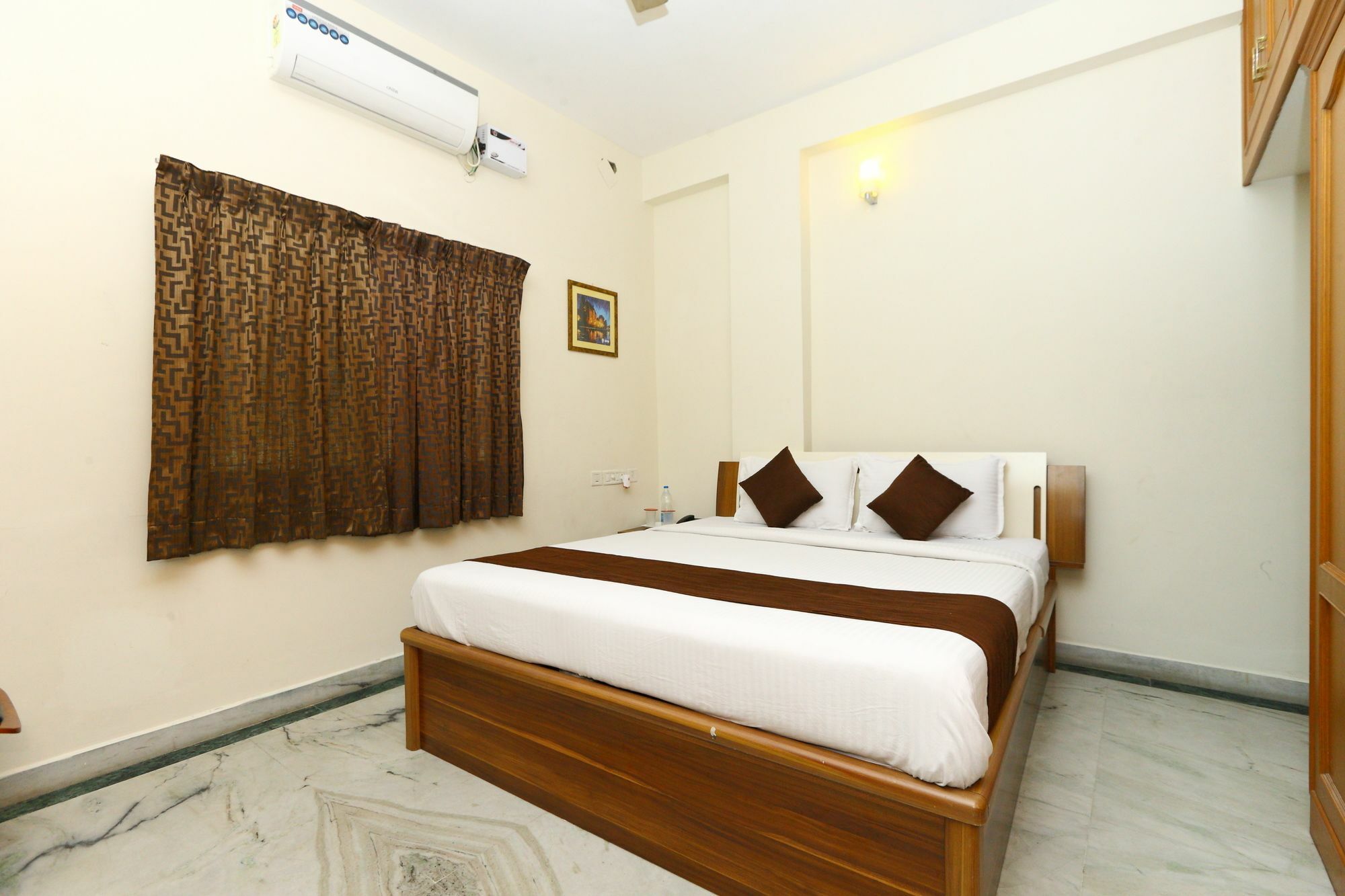 Oyo 2559 Rich Residency Hotel