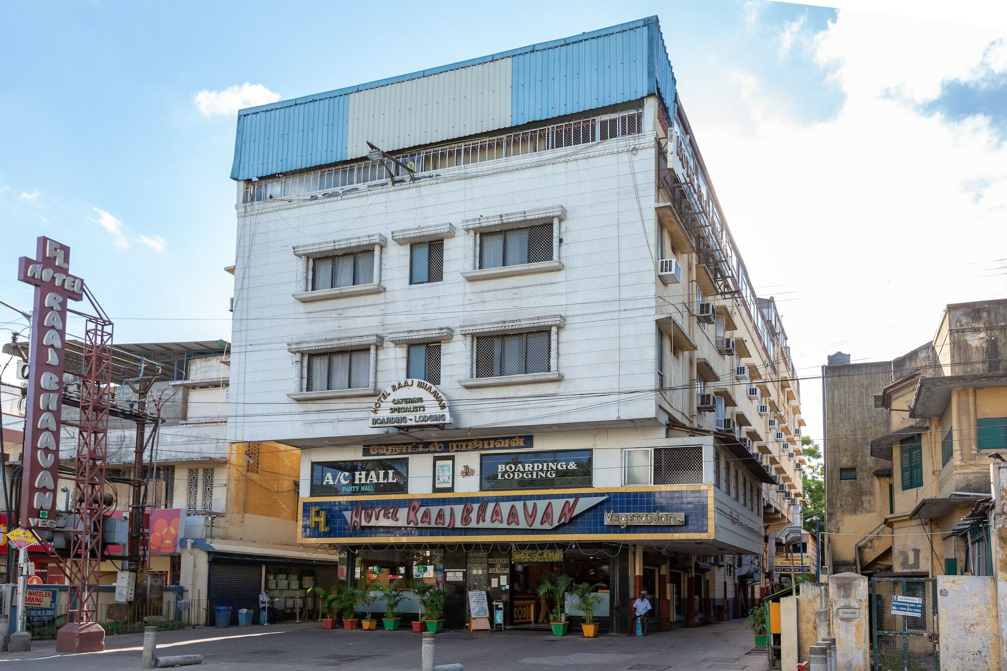 Oyo 5377 Raaj Bhaavan Hotel *