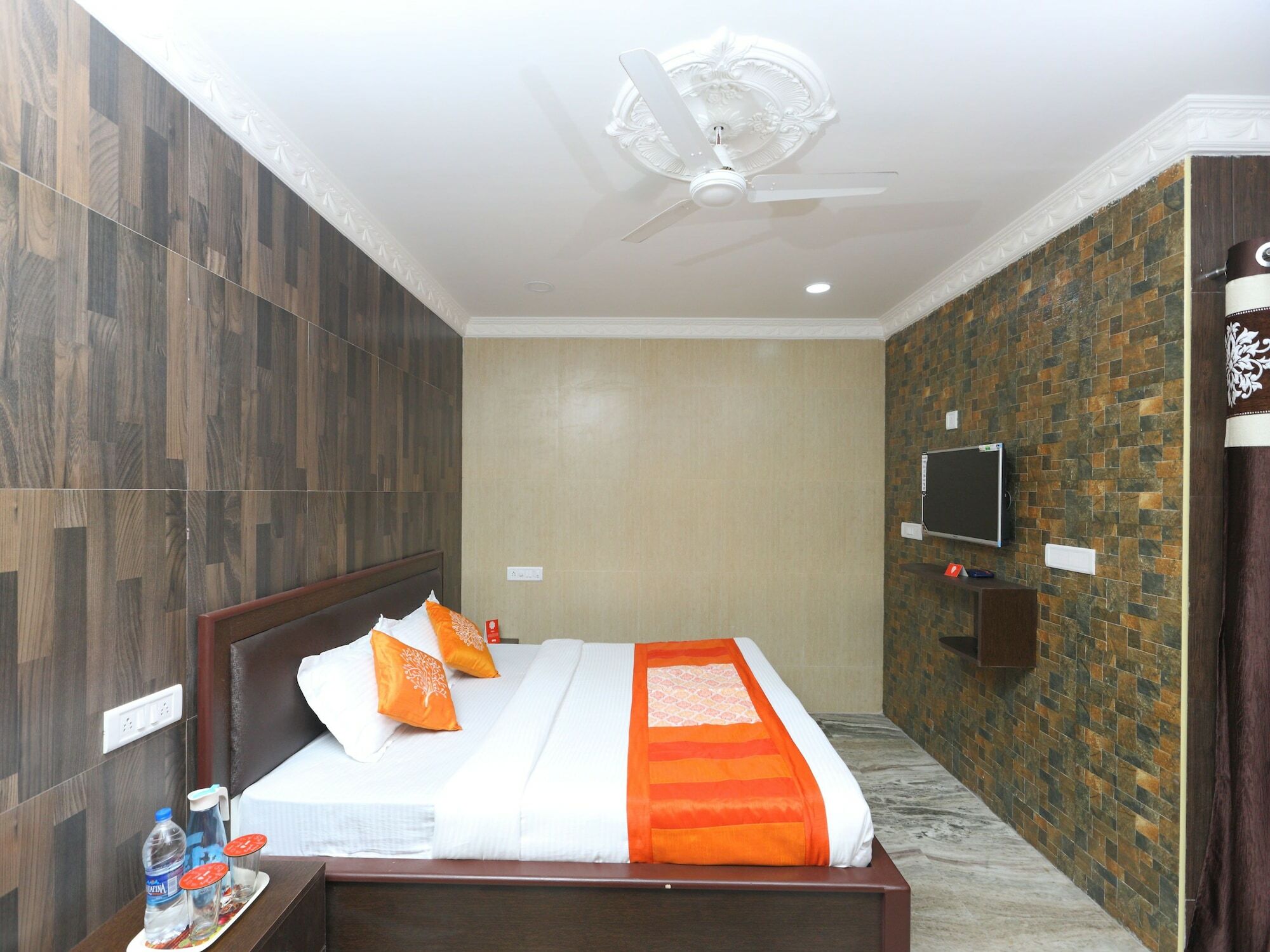 Oyo 13006 Arumbakkam Chennai
