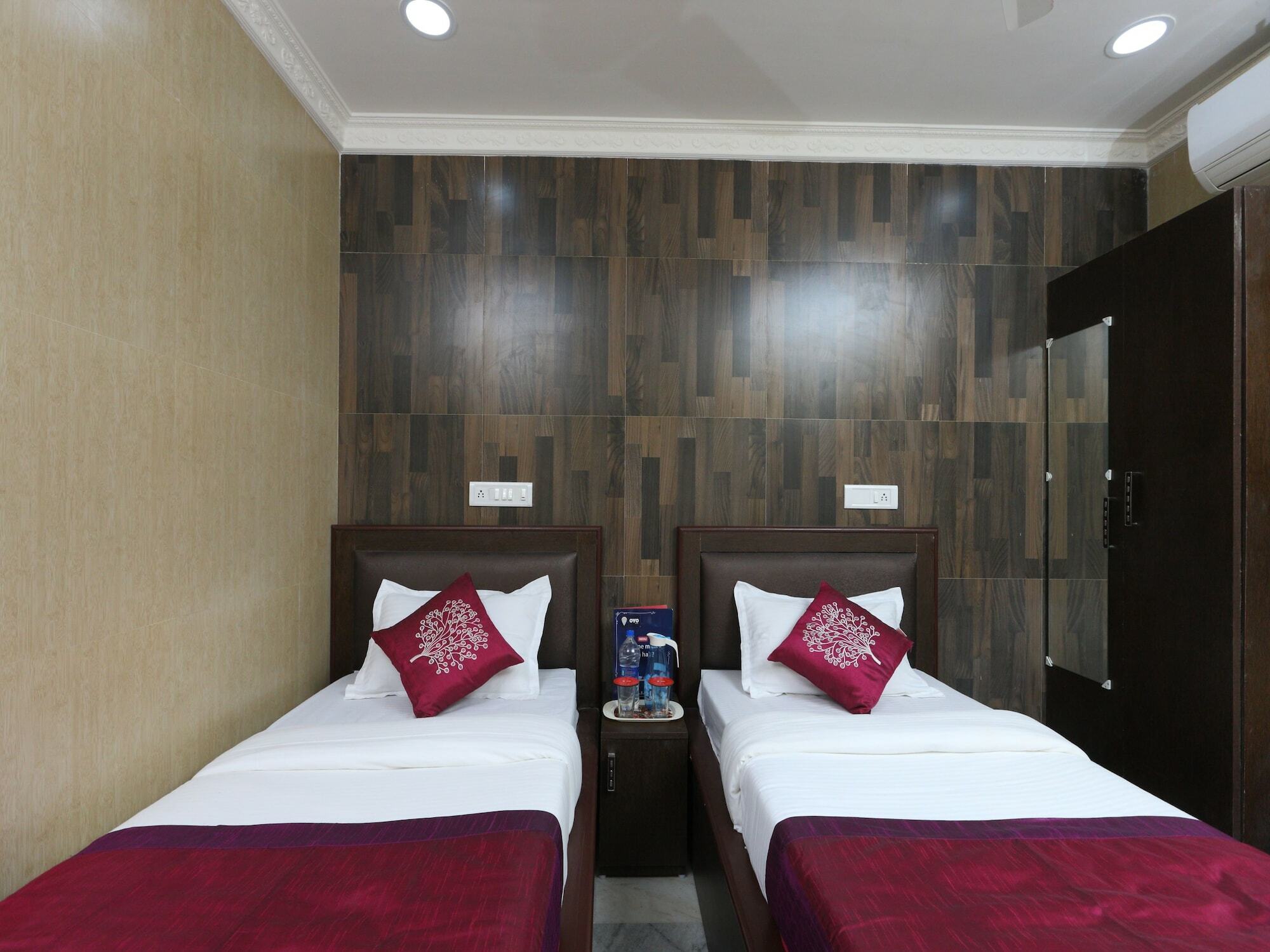 Hotel Oyo 13006 Arumbakkam 3*