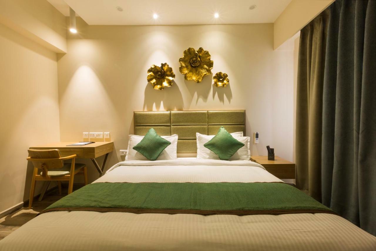 Floressa Randa, Porur 3*